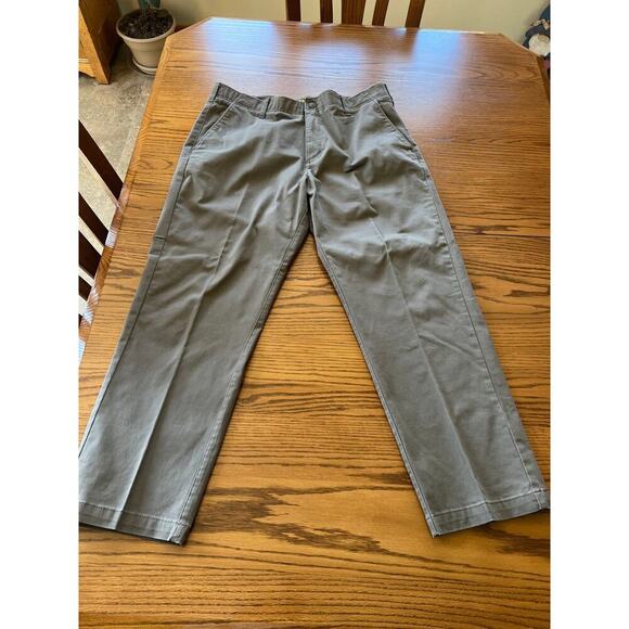 Lee Extreme Comfort brown, Flat Front, men's 38 x 30 casual/dress pants - Picture 3 of 9